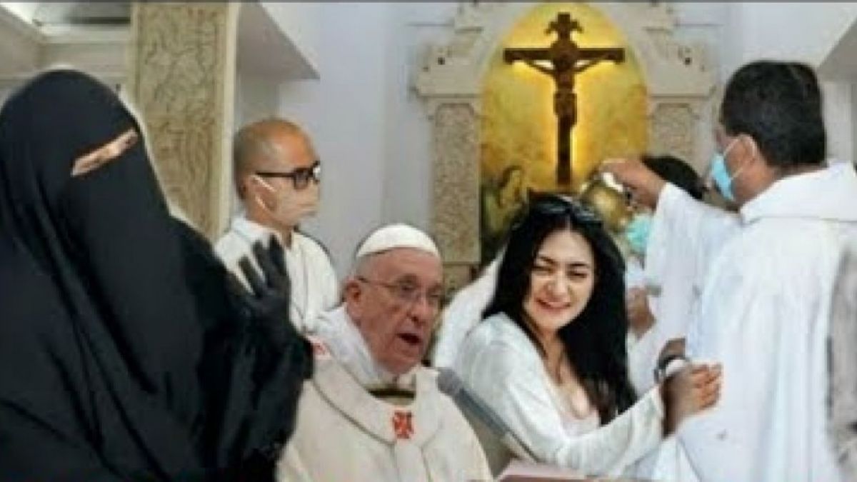 Nathalie Holscher dibaptis [YouTube]