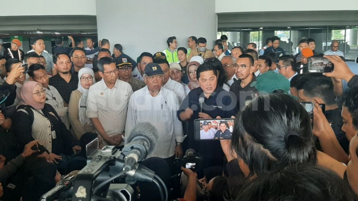 Ketua Umum PSSI Erick Thohir usai meninjau Jakarta International Stadium (JIS) [Suara.com/Adie Prasetyo Nugraha]