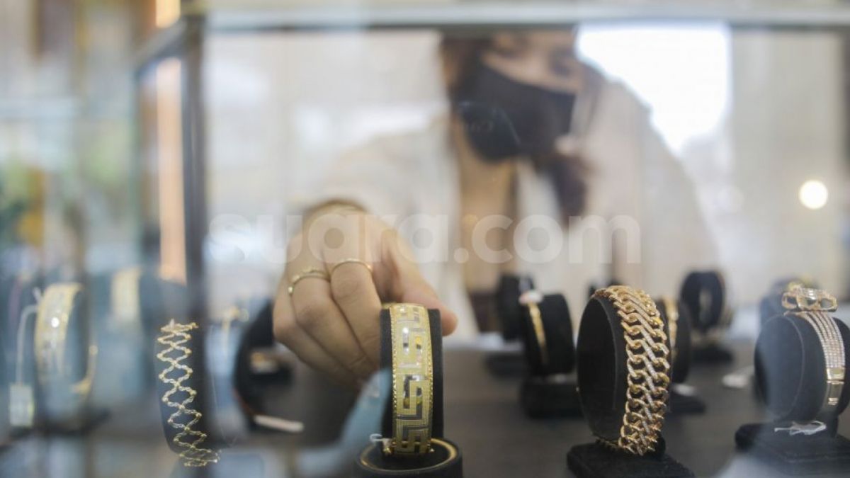 Emas ANTAM ; Perhiasan [Suara.com/Alfian Winanto]