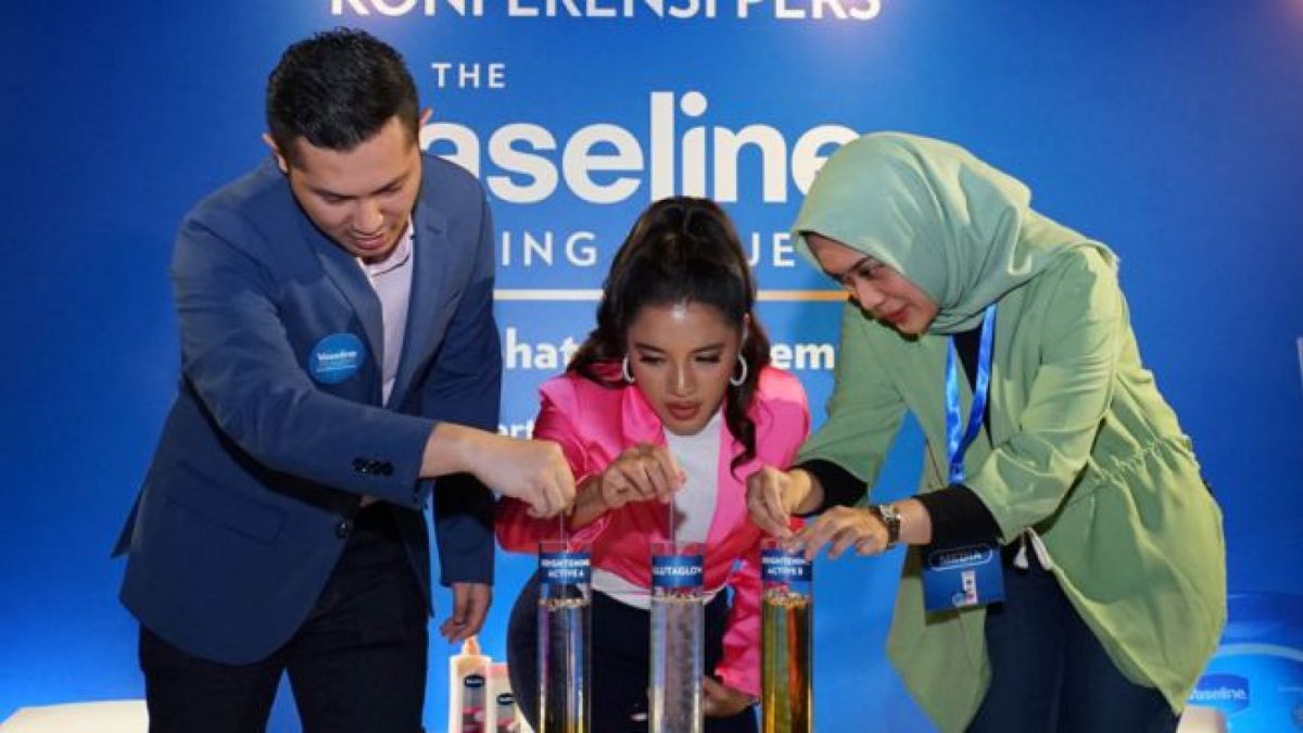 Vaseline menghadirkan produk baru Vaseline Healty White & Fair lotion dengan teknologi GlutaGlow. [unilever/suara serang]