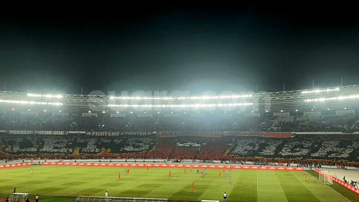 Koreografi Jakmania saat Persija Jakarta menghadapi Persebaya Surabaya di Stadion Utama Gelora Bung Karno (SUGBK), Senayan, Jakarta, Minggu (30/7/2023). [Suara.com/Adie Prasetyo Nugraha]