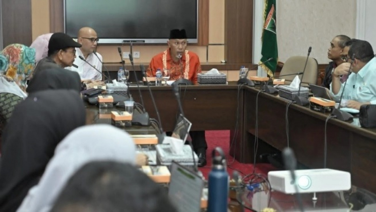 Gubernur Sumbar saat memimpin rapat persiapan World Islamic Entrepreneurs Summit 2023. [Dok.Biro Adpim Pemprov Sumbar]