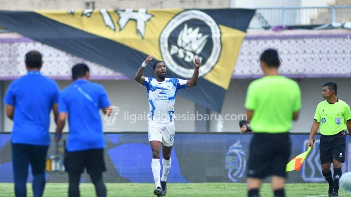 Selebrasi pemain PSIS Semarang Boubakary Diarra usai berhasil bobol gawang Dewa United dalam pekan kedelapan BRI Liga 1 2023/2024 di Stadion Indomilk Arena, Tangerang, Senin (14/8/2023). [Dok. Liga Indonesia Baru)]