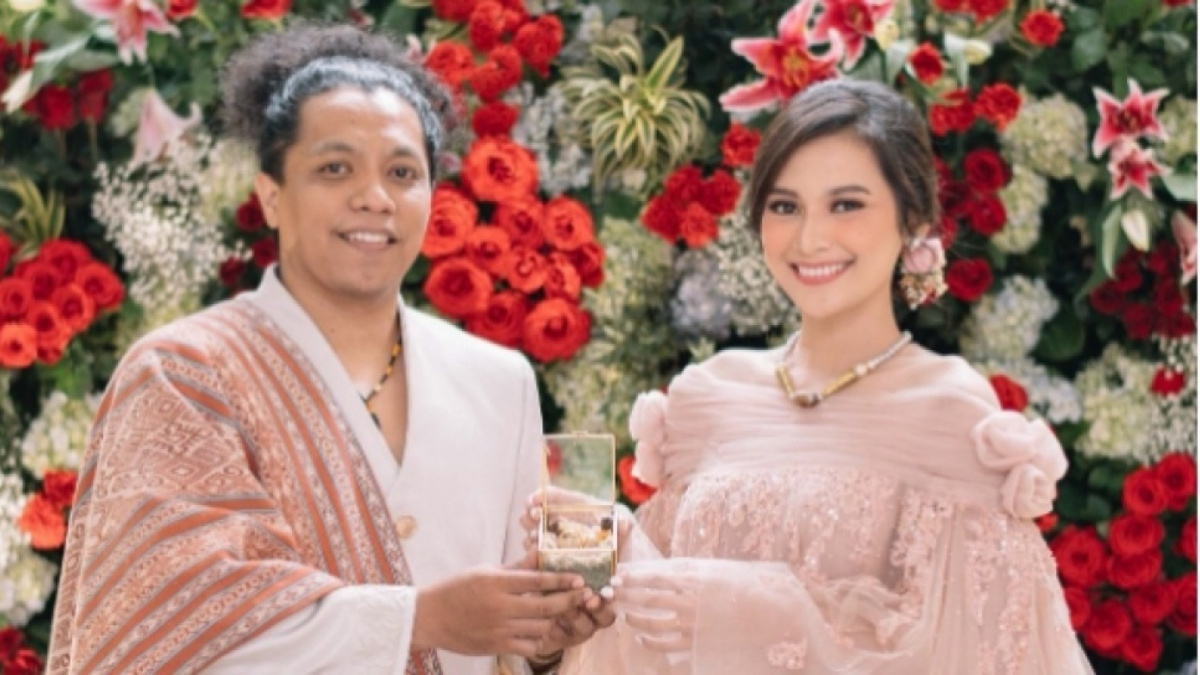 Arie Kriting dan Indah Permatasari [twitter/@yan_widjaya]