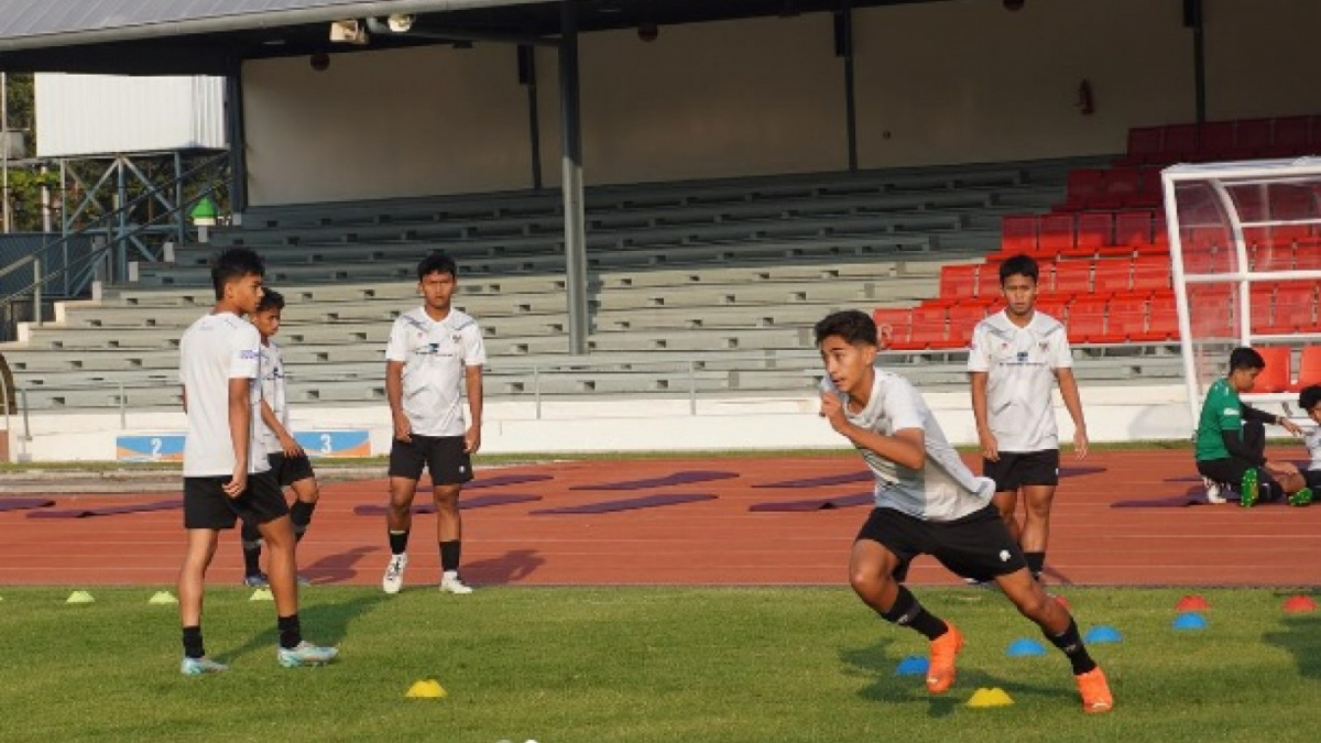 Welber Jardim saat latihan di kamp pemusatan latihan di Indonesia. [Welber Jardim Dikunci, Bima Sakti 'Buang' Aaron Suitela dari Timnas Indonesia U-17 (welber07official)]