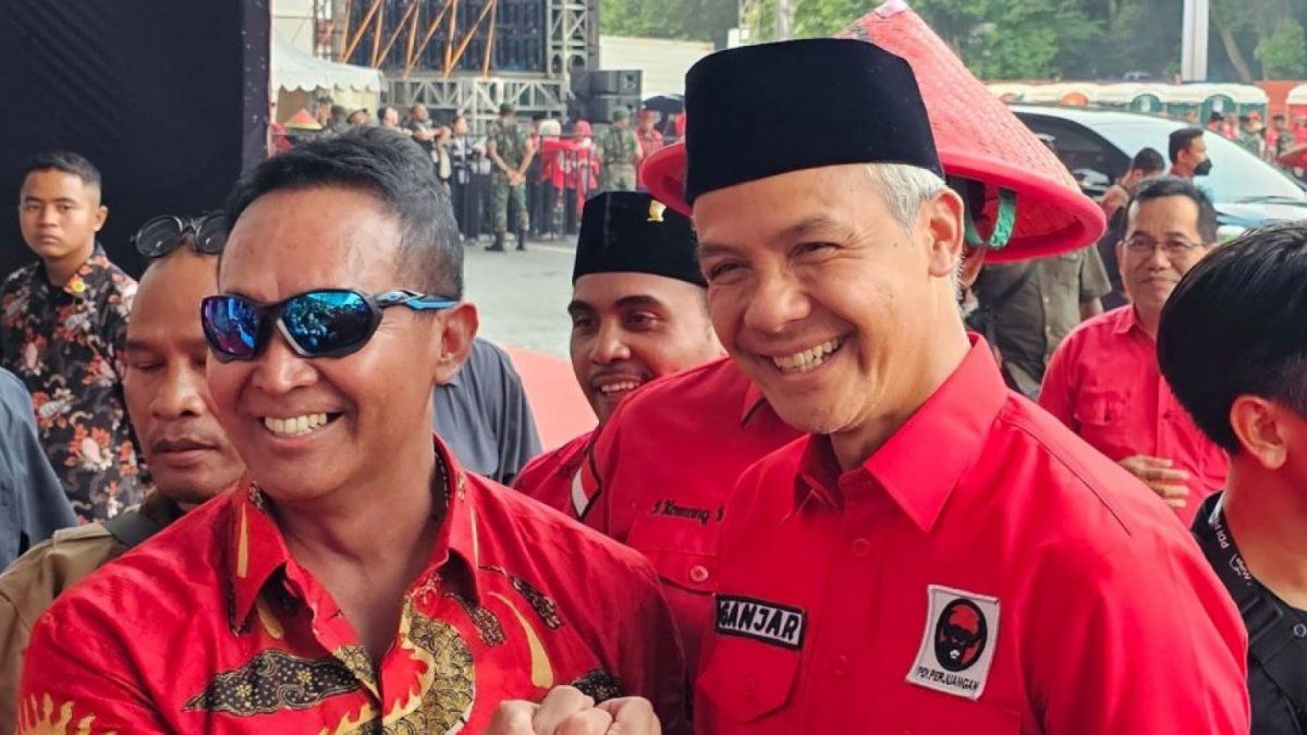 Mantan Panglima TNI Jenderal (Purn) Andika Perkasa bertemu dengan bakal calon presiden (capres) PDIP, Ganjar Pranowo di acara Puncak Perayaan Bulan Bung Karno di Stadion Utama GBK, Jakarta, Sabtu (24/6/2023). (Dok. DPP PDIP)