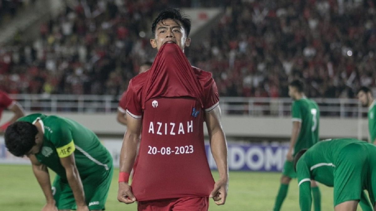 Pesepakbola Timnas Indonesia Pratama Arhan berselebrasi usai berhasil mencetak gol ke gawang Turkmenistan pada pertandingan grup K kualifikasi Piala Asia U-23 AFC 2024 di Stadion Manahan, Solo, Jawa Tengah, Selasa (12/9/2023). Timnas Indonesia U-23 menang atas Turkmenistan dengan skor 2-0 dan memastikan lolos ke putaran final Piala Asia U-23 Qatar 2024 [ANTARA FOTO/Mohammad Ayudha]