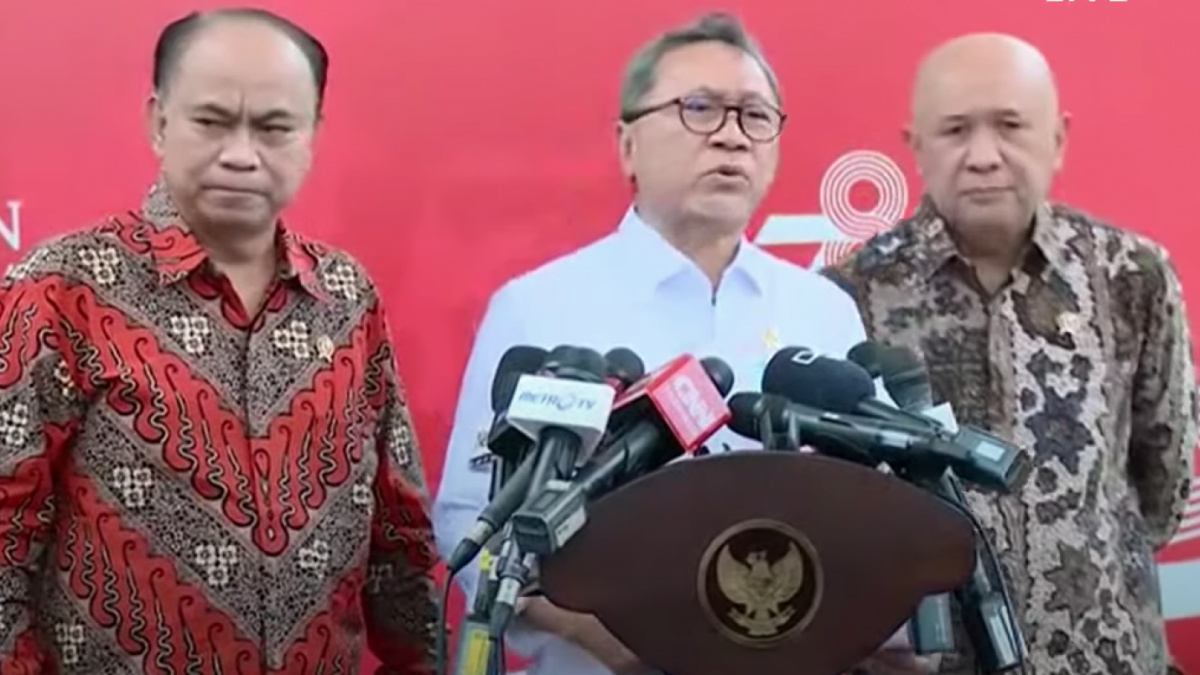 Menteri Perdagangan Zulkifli Hasan, Menkominfo Budi Arie Setiadi, dan Menkop-UMKM Teten Masduki sampaikan hasil ratas terkait aturan dagang di media sosial termasuk TikTok Shop. [Tangkapan Layar]