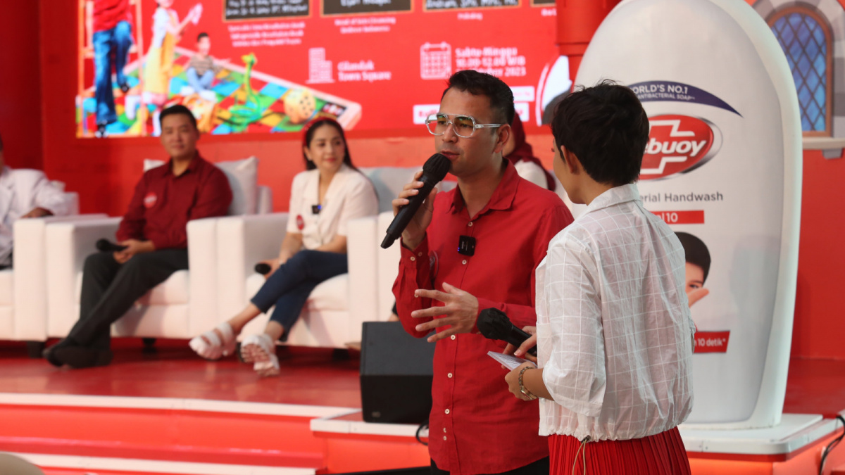Raffi Ahmad saat hadir dalam peringatan hari Cuci Tangan se-Dunia di Jakarta, Minggu (15/10/2023). [Dok. Lifebuoy/Suara Serang]