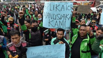 Pemerintah Tunda Kenaikan Tarif Ojol