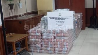 Barang Bukti Uang Rp5,1 Triliun Ditumpuk di Kejagung