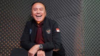 Bjorka Ke Iwan Bule, Bagaimana Rasanya Berteman Dekat dengan Bos Judi