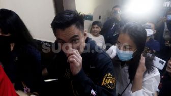 Baim Wong 'Cengengesan' Usai Diperiksa Polisi soal Konten Prank KDRT