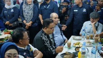 Anies Baswedan dan Pimpinan Partai Nasdem di Sumbar Nikmati Sajian di Pasar Kuliner Padang Panjang