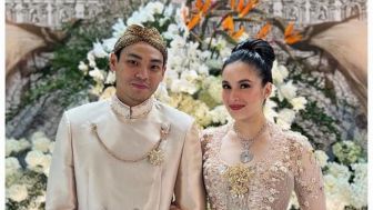 Gereja Katedral Wujudkan Wedding Dream Chelsea Islan dan Rob Clinton