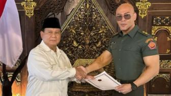 Mungkinkah? 'Cepuin Orang' Jadi Alasan Deddy Corbuzer Dianugerahi Pangkat Letnan Kolonel Tituler TNI AD