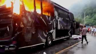 Berisi Istri Wakil Rakyat, Bus Pariwisata Rombongan dari Kuansing Terbakar di Sawahlunto