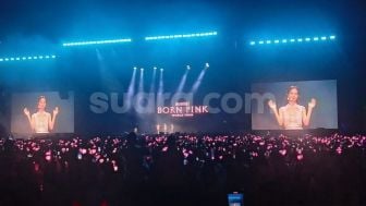 Dipadati Ribuan Blink, BLACKPINK Berhasil Guncang GBK