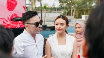 Amanda Manopo Gandeng Dr Ekles, Liburan Bareng ke Singapura, Netizen: Sikat Dok