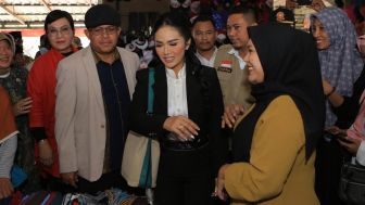 Gaya Mewah Krisdayanti Saat Blusukan ke Pasar di Malang