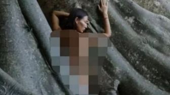 Imigrasi Amankan WNA Rusia, Perempuan Telanjang di Pohon Keramat Milik Umat Hindu di Bali