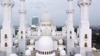 Sesama Kader PDI Perjuangan, Jokowi dan Ganjar Pranowo Salat Idul Fitri Bareng di Masjid Sheikh Zayed Solo