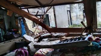 Satu Rumah Rusak di Pulau Tanahbala (Hibala) Nias Selatan Sumatera Utara Pasca Gempa Mentawai M6.9