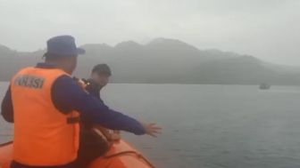 Kapal Mati Mesin, SAR Nias Evakuasi Empat Nelayan di Perairan Mursala Lokasi Syuting Film King Kong