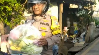 Ini Dia Sosok Polisi 'Sayur' di Medan, Kehadirannya Dinanti dan Ditangisi Kaum Dhuafa