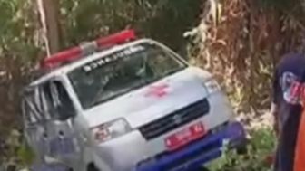 Ambulans di Serang Masuk Jurang 10 Meter Akibat Jalan di Cikadung