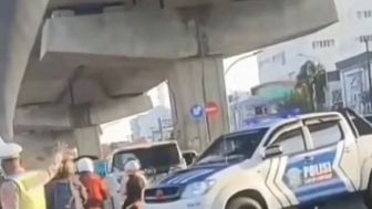 Viral! Mobil Patwal Polisi Tabrak Pemotor di Makassar, Korban Tersenyum Usai Kejadian