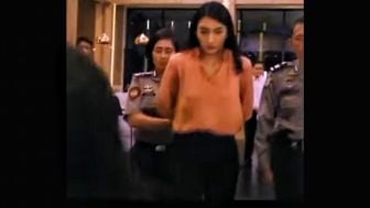 Cek Fakta: Heboh Video Tyas Mirasih Digiring Polisi Dengan Tangan Dibelakang