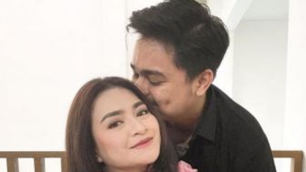 Nathalie Holscher Kesepian dan Caper, Lantas Lepas Jilbab?