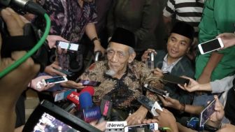 Masyaallah, Empat Tahun Dimakamkan Jasad KH. Maimoen Zubair Masih Utuh