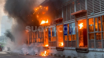 Kebakaran Halte Transjakarta Tendean Hanguskan Struktur Bangunan