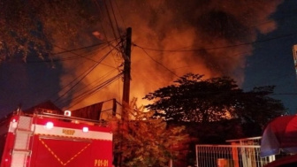 Breaking News: Kebakaran Melanda Permukiman di Dekat Kantor Wali Kota Jakarta Pusat