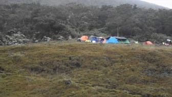 Alhamdulillah, Kebakaran Alun-alun Surya Kencana Gunung Gede Berhasil Dipadamkan