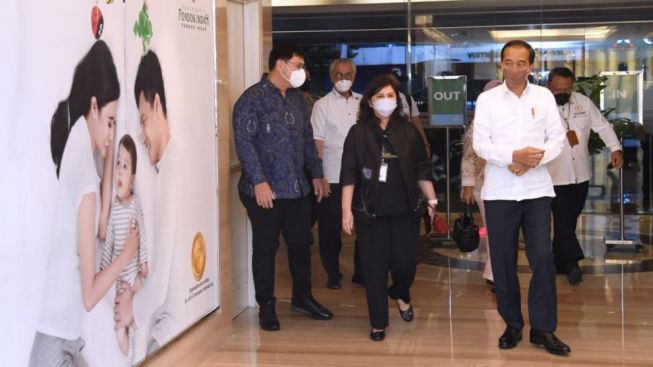 Jokowi-Iriana Sambut Cucu Ke-5 Anaknya Kahiyang-Bobby