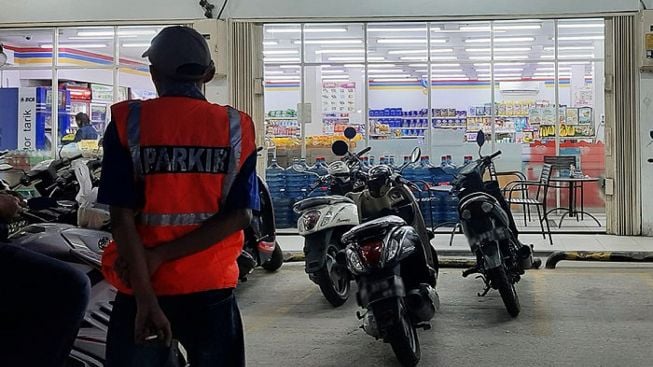 Viral! Warga Bingung Saat Parkir Di Indomaret Kemang: Belanja Rp 5.000, Tapi Parkirnya Ditagih Rp 15.000