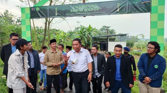 Pj Gubernur Banten Apresiasi Mahasiswa Bangun Kampung Serai Wangi Kab. Tangerang