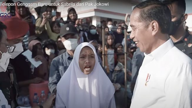 Hp Sabrila yang Rusak Karena Presiden, Akhirnya di Ganti Baru Jokowi