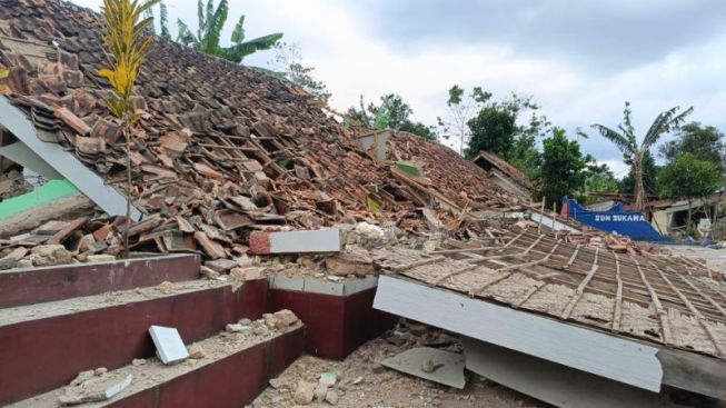 [WASPADA] 32 Kecamatan di Cianjur Berpotensi Gempa, Sudah 17 Warga Meninggal