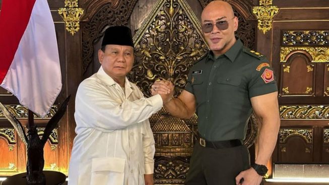 Deddy Corbuzier Disematkan Pangkat Letnan Kolonel Tituler TNI AD dari Menhan Prabowo Subianto