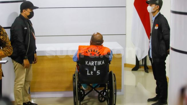Keluarga Boleh Jenguk Lukas Enembe di Pomdam Jaya Guntur, KPK: Cabut Pembantaran Tahanan