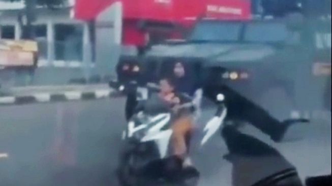 Ranpur TNI Lindas Pemotor Ibu dan Anak di Area Blindspot hingga Tewas di Purwakarta