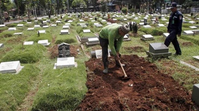 Polisi Bongkar Makam Siti, TKW Korban Serial Killer Aki Wowon Cs di Garut untuk di Autopsi