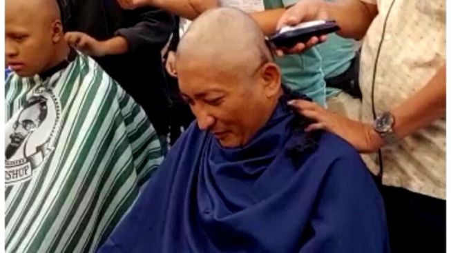 Wali Kota Padang Hendri Septa Botakin Rambut Sampai Gundul, Lantaran Kanker Anak Meningkat