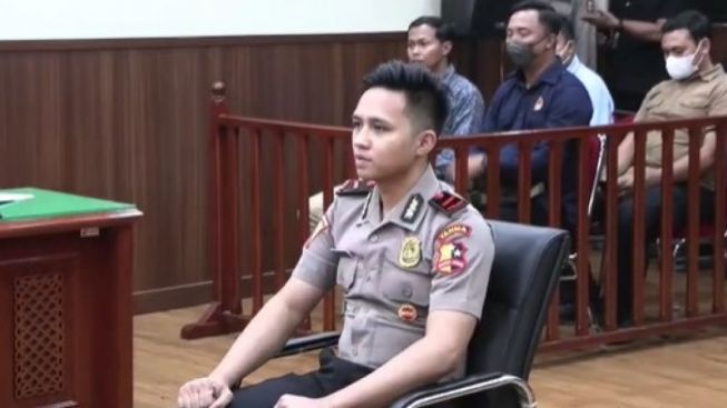 Potret Richard Eliezer Pakai Seragam Polri di Sidang KKEP Kasus Pembunuhan Brigadir J