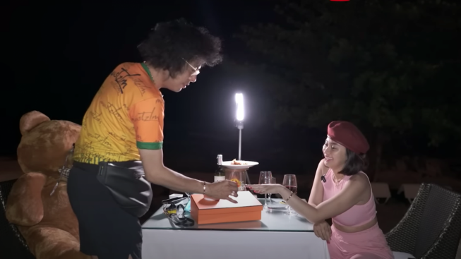 Momen JK 'Beruang' Lamar Denise Chariesta dengan Cincin Berlian Peninggalan sang Ibunda