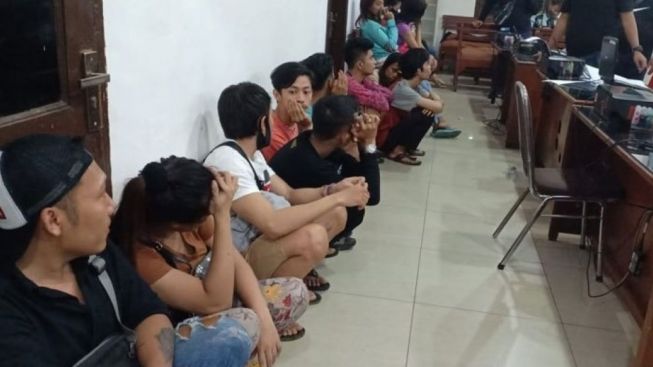 Diduga Hendak Pesta Seks, Belasan Remaja Diamankan dari Kos-kosan Belakang UIN Ciputat